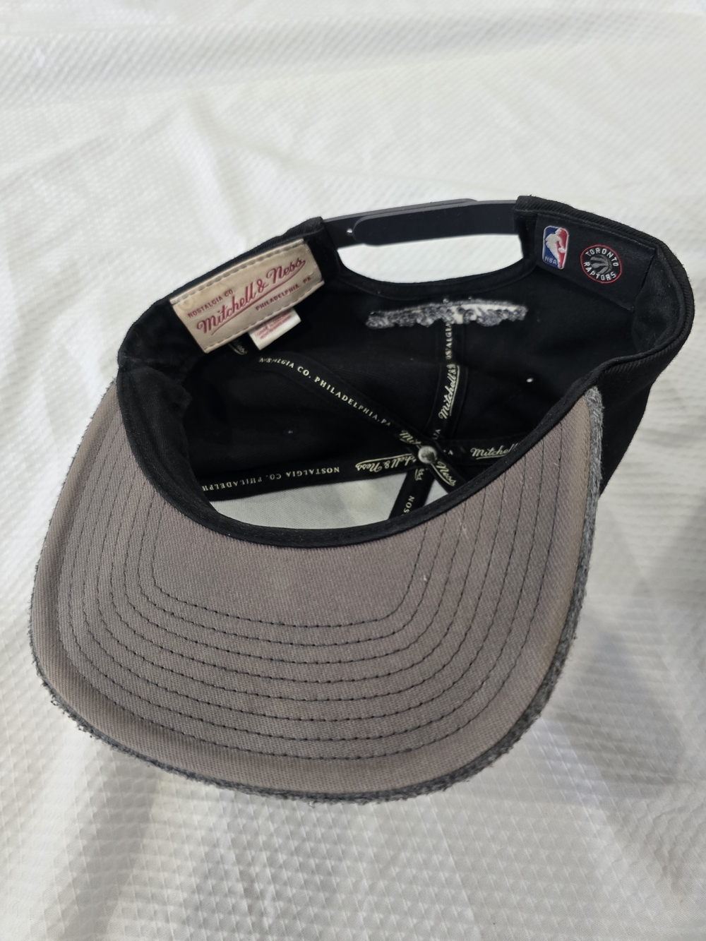 Mitchell&ness Toronto Raptors Hat - Picture 2 of 2
